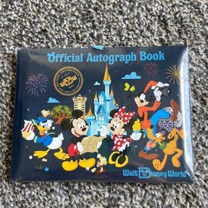 New Disney World Parks Official Autograph Book